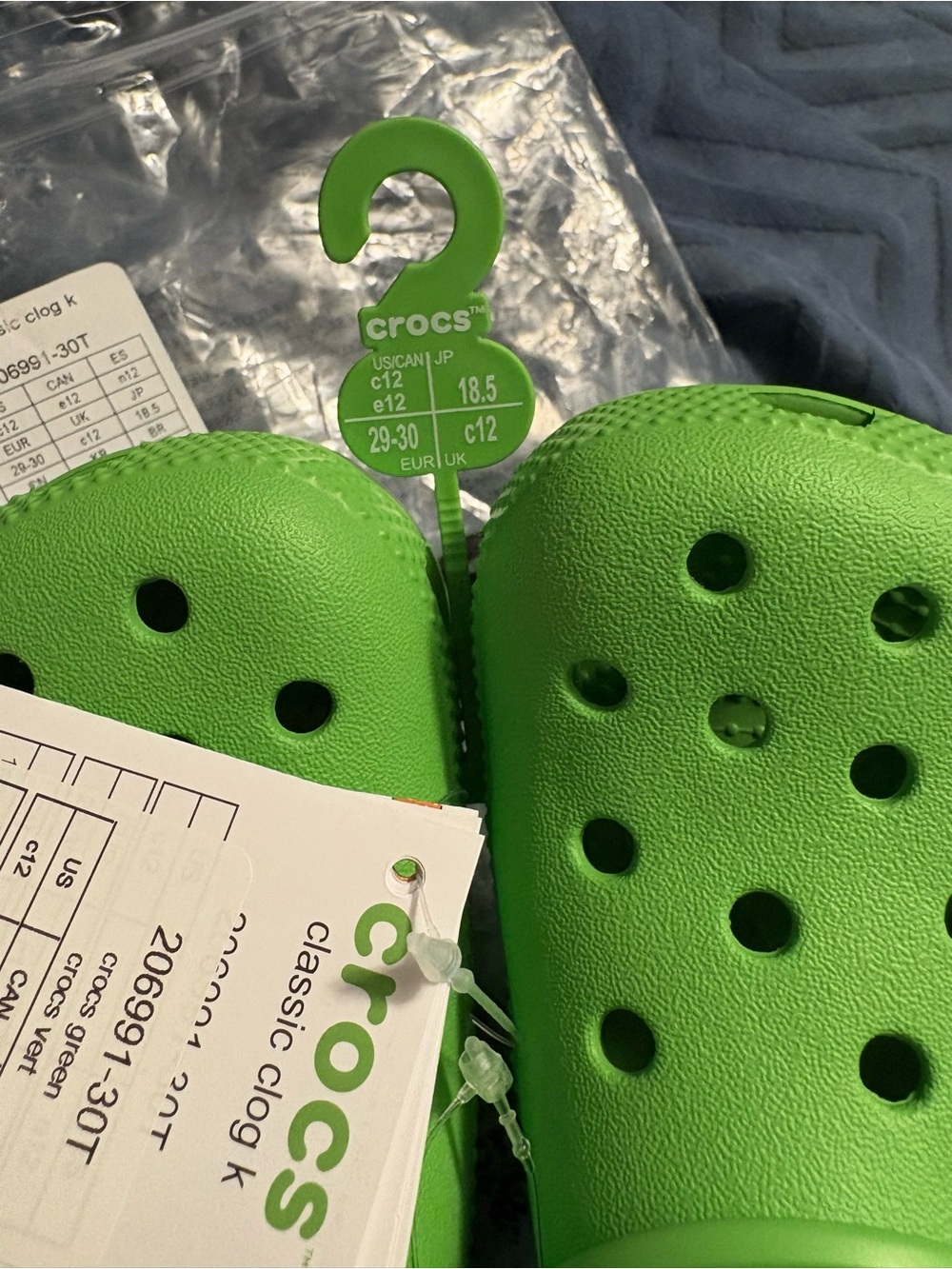 Crocs NWT Toddler Child Bright Green Classic Clog Size 12  🐊 - Picture 3 of 5